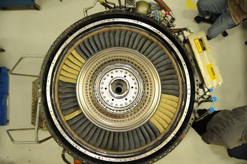 Ротор турбины с лопатками, изготовленными из керамического композиционного материала 